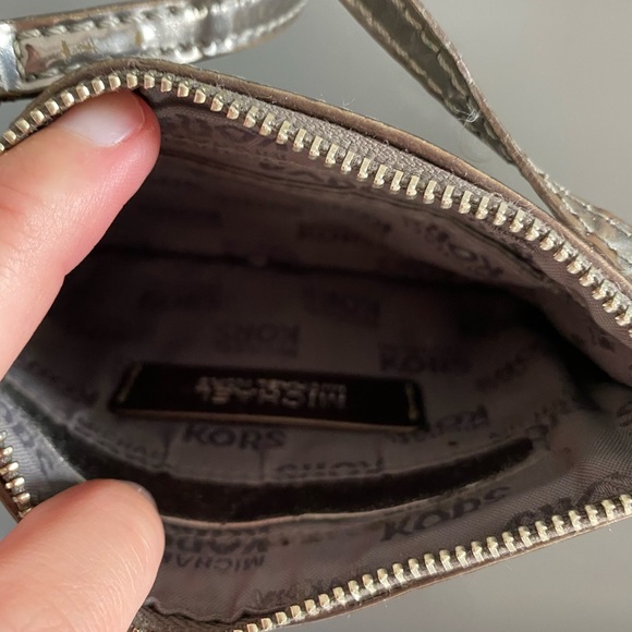 Michael Kors wristlet - Picture 3 of 3